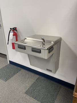 Link to a high resolution image of a wheelchair accessible water fountain