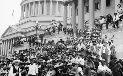 Image of marchers from the bonus army during World War I on the U.S. Capitol steps.