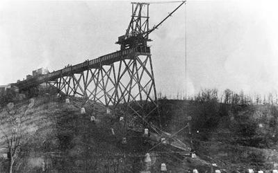 Construction during the building of the Boone Viaduct in 1900.