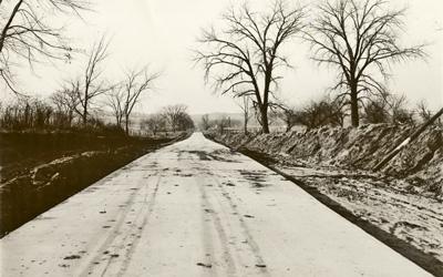 Seedling Mile in Linn County 6 miles east of Cedar Rapids 1915