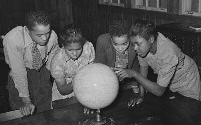 School children during a geography lesson at Lakeview Project School in Arkansas. 