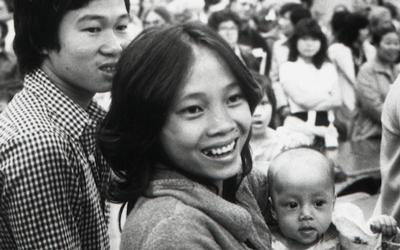 An unidentified Vietnamese woman and child in the crowd of Vietnamese refugees in Iowa.