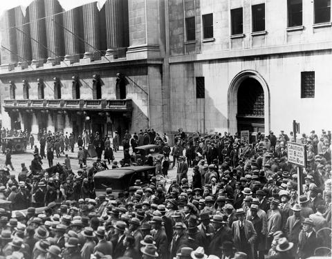 Crowd of people standing outside of the New York Stock Exchange in 1929.
